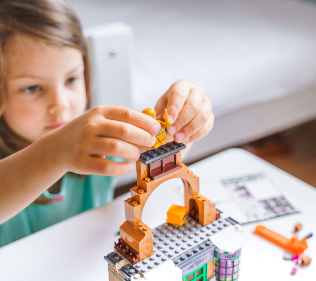 kid builds house out of plastic bricks